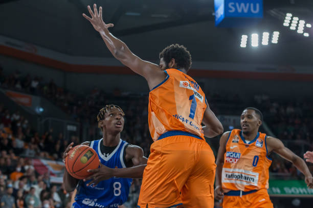 够继续在泳 够继续在泳