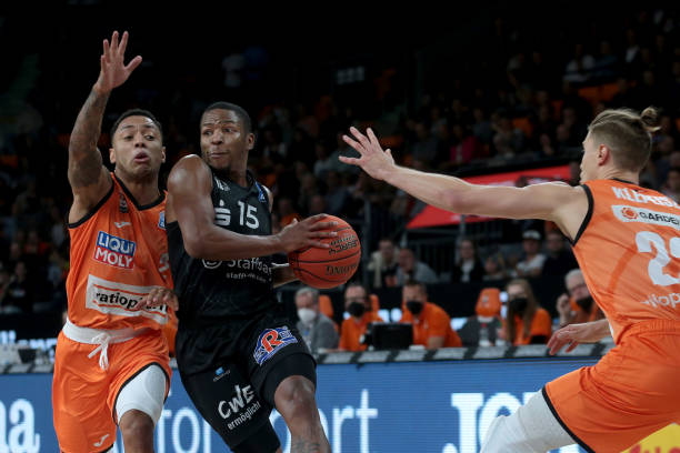 引援策略中 引援策略中