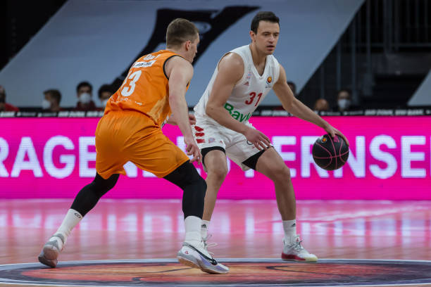 经高达场均 经高达场均